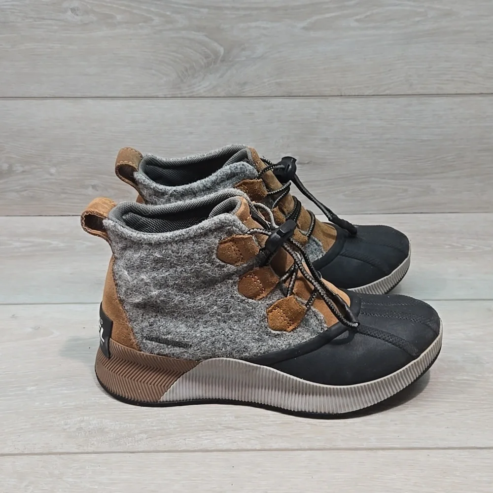 Sorel Kids BigGirl Out And About Ankle  Waterproof Duck Boot Sneakers Shoes Sz 4